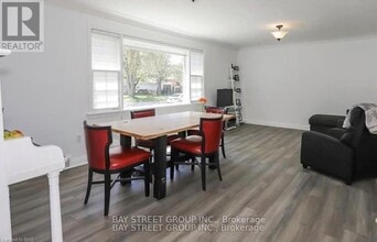 6565 Stamford Green Dr in Niagara Falls, ON - Building Photo - Building Photo