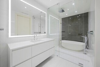 460 NE 28th St in Miami, FL - Building Photo - Building Photo
