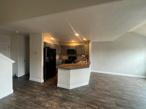 102 Bayside Cir in Windsor, CO - Foto de edificio - Building Photo