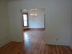 687 5th St E, Unit Apt. #1 in St. Paul, MN - Building Photo - Building Photo