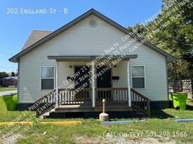 202 England St in Lonoke, AR - Building Photo
