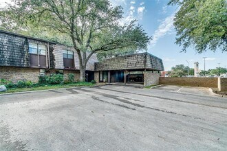 3025 Hulen Ct in Fort Worth, TX - Building Photo - Building Photo