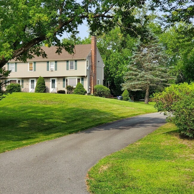 19 B Blackstone St in Mendon, MA - Building Photo - Building Photo