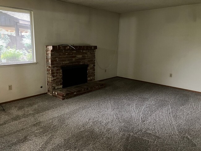 2813 Thornton Ct in Modesto, CA - Foto de edificio - Building Photo