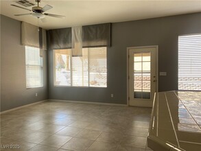 9172 W Viking Rd in Las Vegas, NV - Building Photo - Building Photo