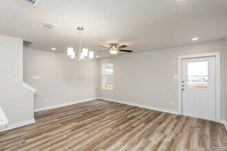 408 Abigail Aly in San Antonio, TX - Building Photo - Building Photo