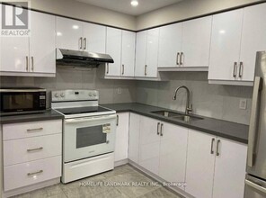 116 LAMOREAU Dr in Toronto, ON - Building Photo - Building Photo
