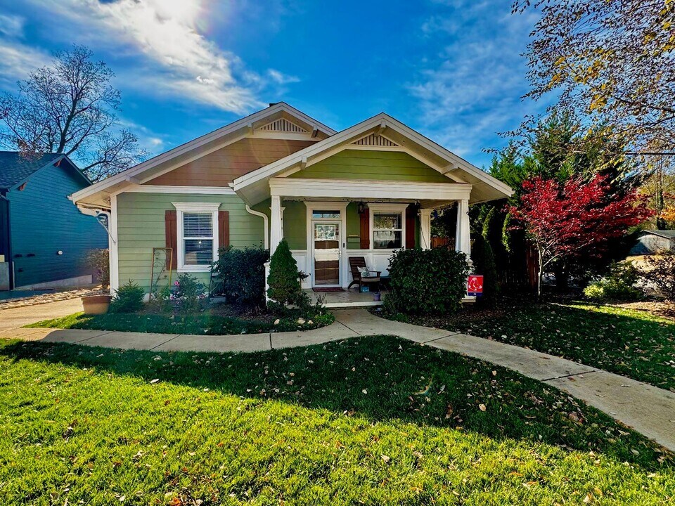 23 Sullivan St in Greenville, SC - Foto de edificio