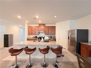 7008 Dandelion Pk Ave in Las Vegas, NV - Building Photo - Building Photo