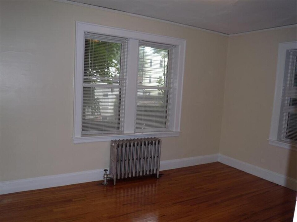 8 Cogswell Ave, Unit 7 in Cambridge, MA - Foto de edificio
