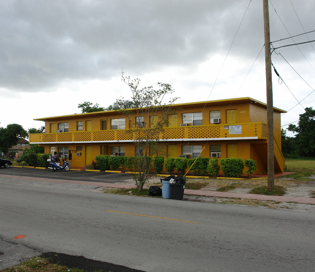 2550 NW 8th St in Fort Lauderdale, FL - Foto de edificio - Building Photo