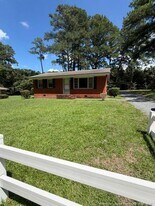 122 Cindy Dr in Fayetteville, NC - Building Photo