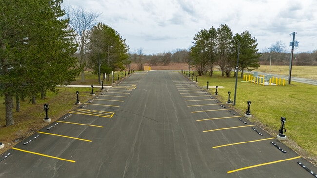 Unicorn Apartments in Sanborn, NY - Foto de edificio - Building Photo