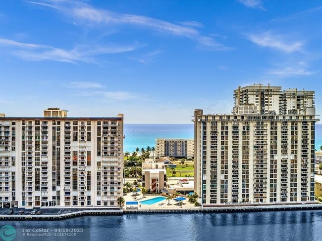 1600 S Ocean Dr in Hollywood, FL - Building Photo - Building Photo