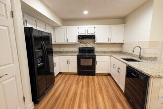 13 Wilton Ct in Clifton Park, NY - Building Photo - Building Photo