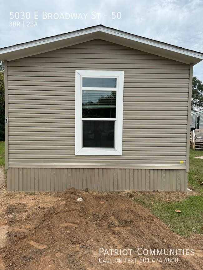 5030 E Broadway St in North Little Rock, AR - Building Photo - Building Photo