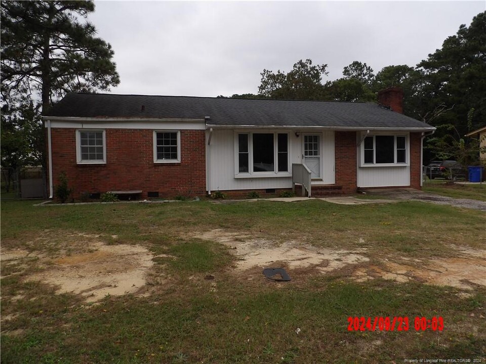 1916 Hope Mills Rd in Fayetteville, NC - Building Photo