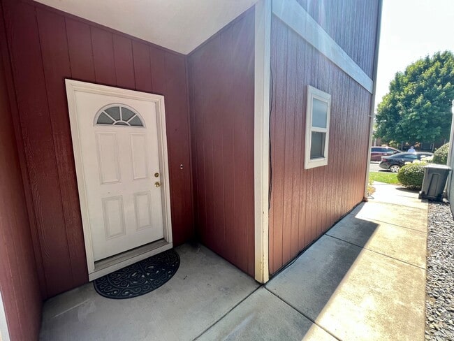 2635 Parkwood Village Ln in Central Point, OR - Building Photo - Building Photo