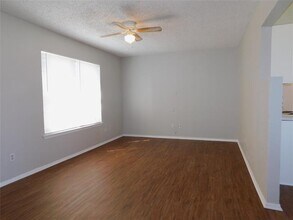 1705 White Oak Ct in Denton, TX - Foto de edificio - Building Photo