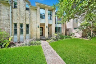 652 N Eldridge Pkwy in Houston, TX - Building Photo