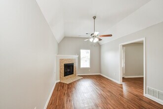 9296 Brooks Dr in Olive Branch, MS - Foto de edificio - Building Photo