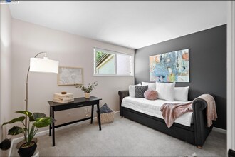 810 Oak Grove Rd in Concord, CA - Foto de edificio - Building Photo