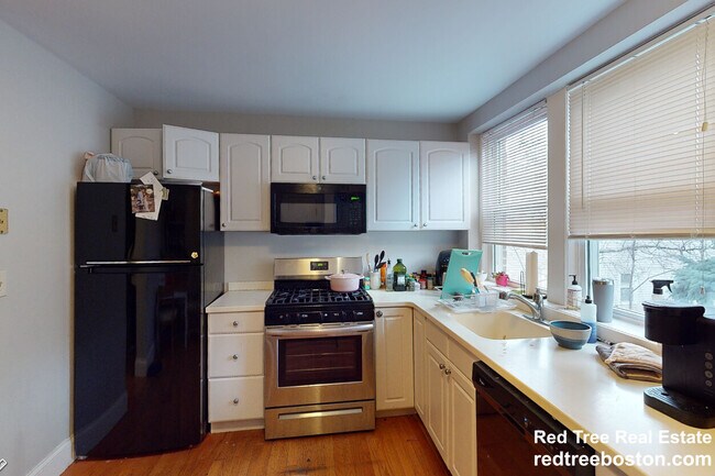 54 Kelly Rd, Unit 2L in Cambridge, MA - Building Photo - Building Photo