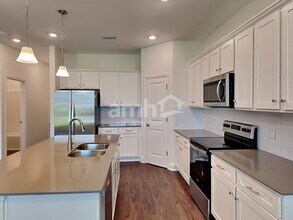 2599 Sunrise Lndg Lp in Tavares, FL - Foto de edificio - Building Photo