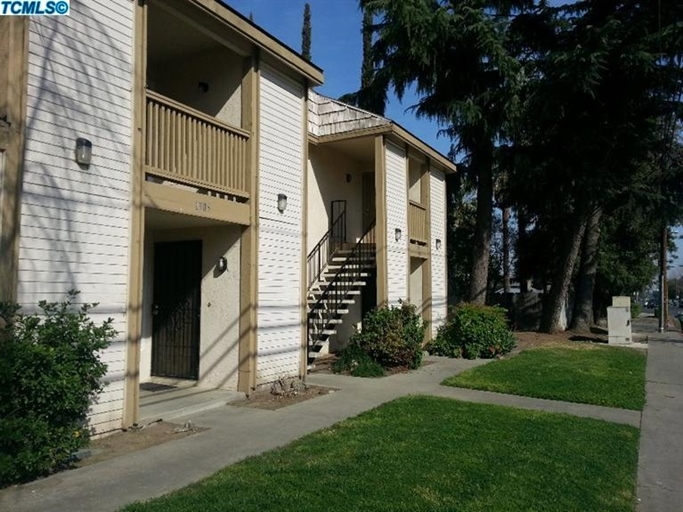 1303 S Court St in Visalia, CA - Building Photo