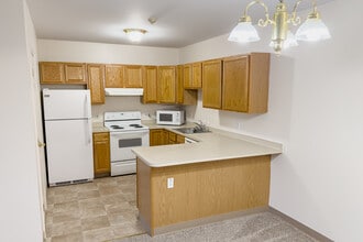 South Pointe Senior Apartments in Hamburg, NY - Foto de edificio - Building Photo