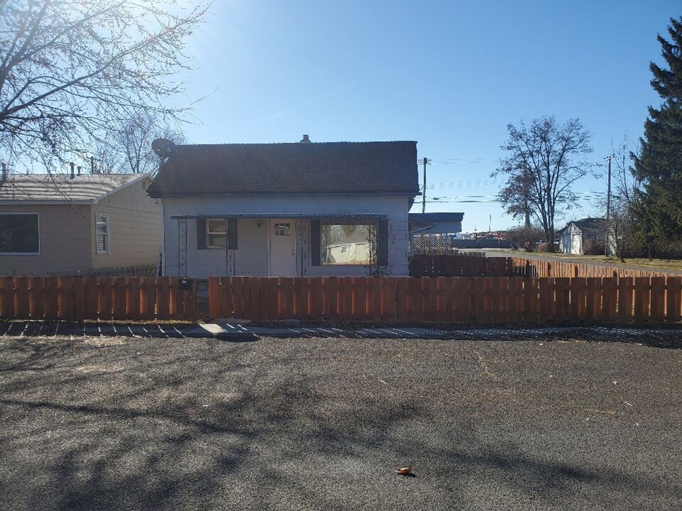 503 E Idaho Ave in Meridian, ID - Building Photo