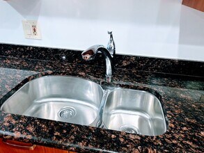 2544 W Hollywood Ave in Chicago, IL - Building Photo - Building Photo