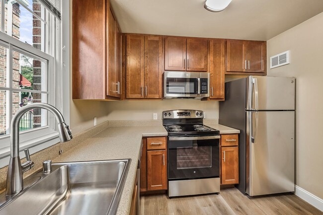 property at 2921 Monroe St
