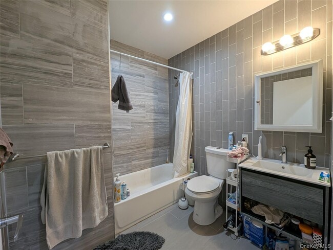 36-19 30th St in Queens, NY - Building Photo - Building Photo