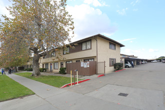 Western Garden Apartments in Santa Maria, CA - Building Photo - Building Photo