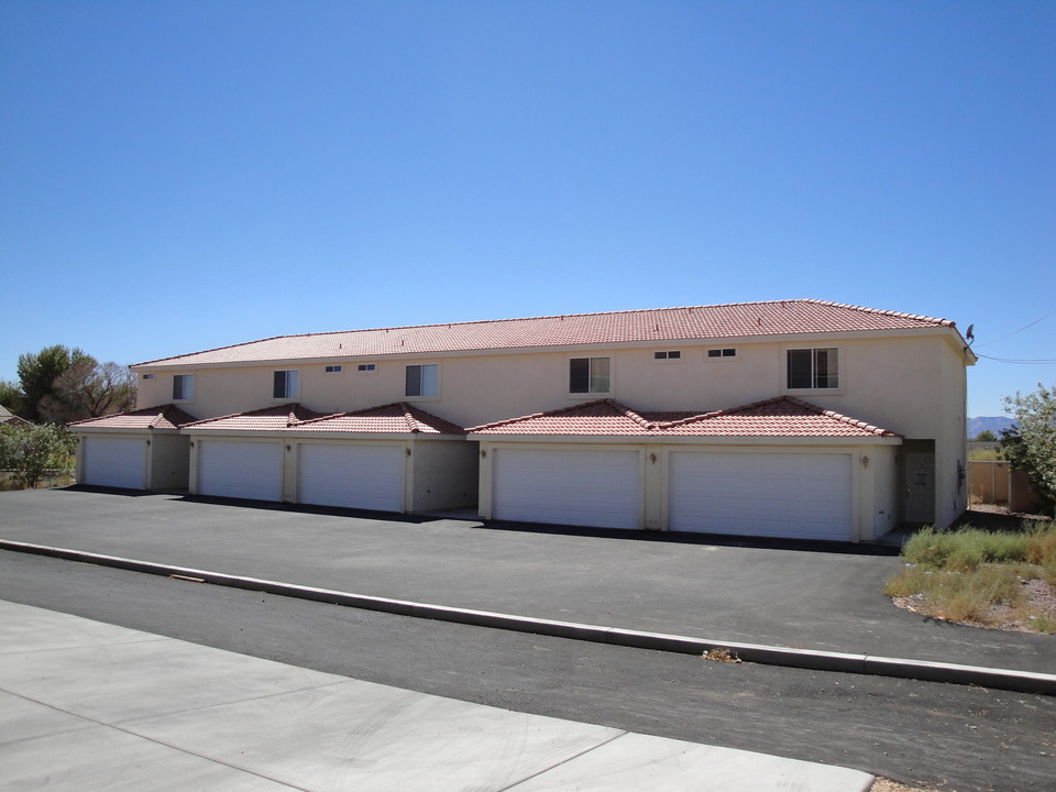 1250 Bourbon St in Pahrump, NV - Foto de edificio