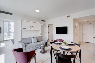 300 NE 2nd Ave in Miami, FL - Building Photo
