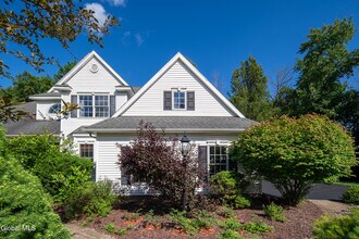 20 Fairhill Rd in Clifton Park, NY - Building Photo - Building Photo
