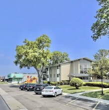 Woodward Court Apartments in Royal Oak, MI - Foto de edificio - Building Photo