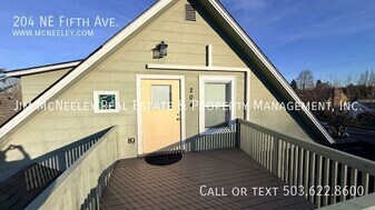 204 NE 5th Ave in Hillsboro, OR - Building Photo