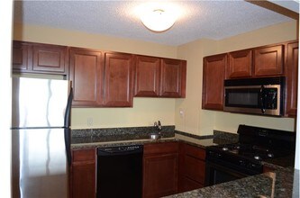 1030 E Lancaster Ave-Unit -421 in Bryn Mawr, PA - Building Photo - Building Photo