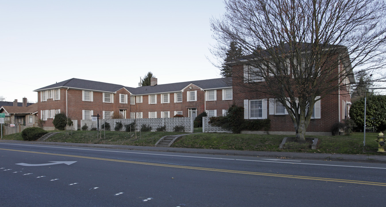 Campus Court Apartments in Vancouver, WA - Foto de edificio