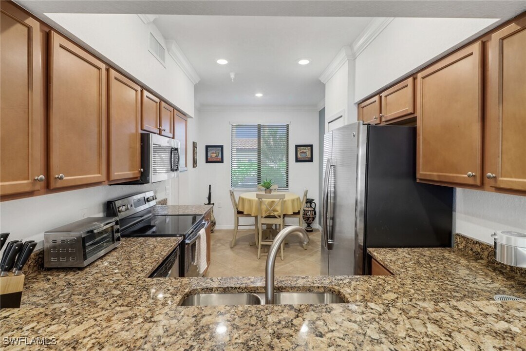 9560 Trevi Ct in Naples, FL - Foto de edificio