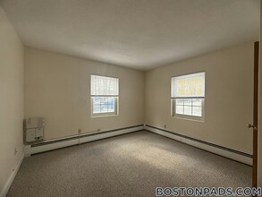 11 Brattle St in Arlington, MA - Foto de edificio - Building Photo