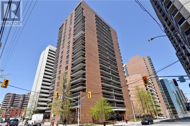 property at 475-1475 Laurier Ave W