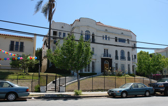 3390 San Marino St in Los Angeles, CA - Building Photo - Building Photo