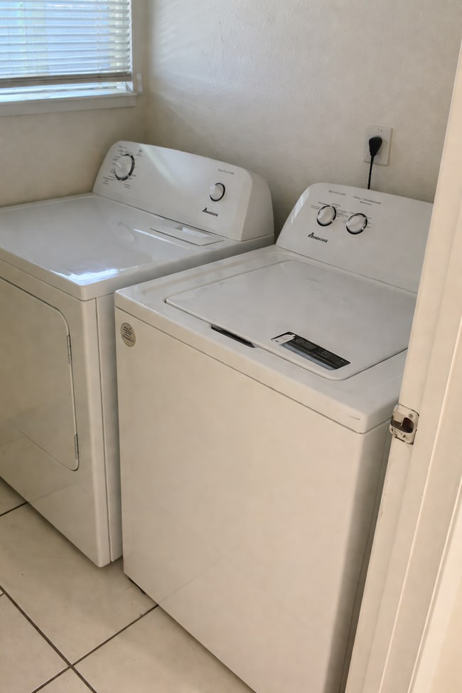 611 North School street, Unit Apt 3 in Lodi, CA - Building Photo - Building Photo