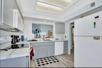 480 Evergreen Ash in Palm Desert, CA - Building Photo - Building Photo