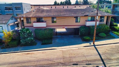 6040 Wenk Ave in Richmond, CA - Foto de edificio - Building Photo