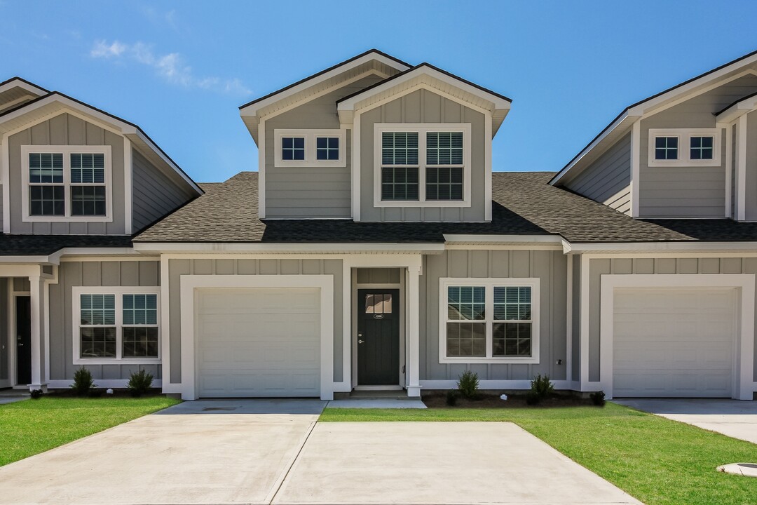 1200 Walker Point Way in Brunswick, GA - Building Photo